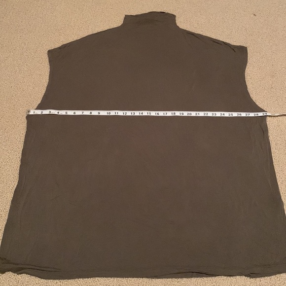 ASOS Design Large Unisex Olive Green Sleeveless Mock Turtleneck Top - Picture 2 of 6